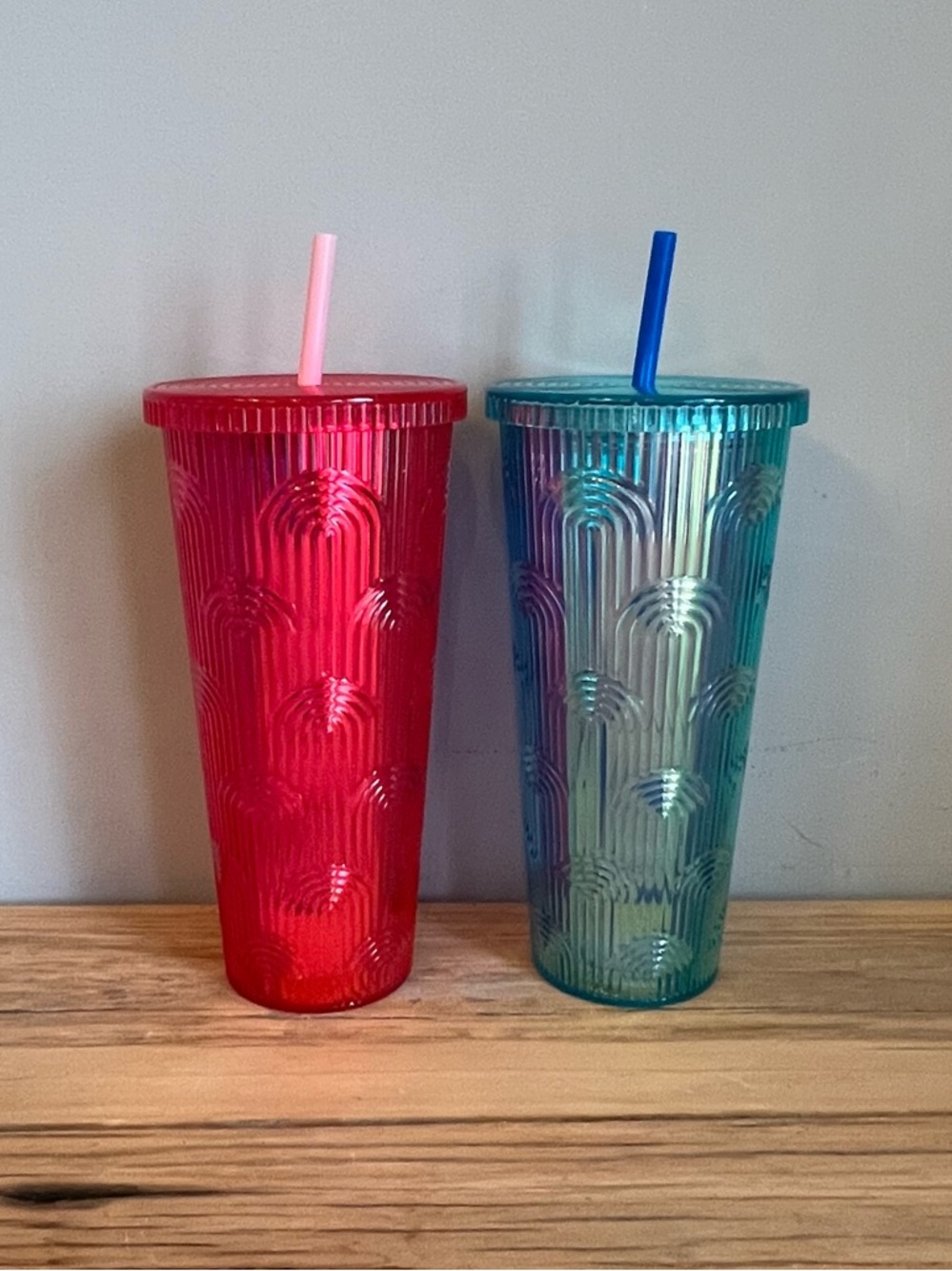 NEW-Set of 2 Textured Plastic Tumbler Cups in Red and Teal